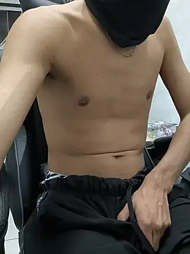 LuanAlvess online show from May 17, 2026, 5:27 am