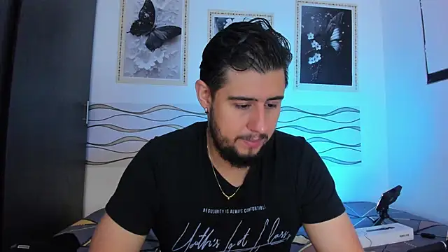 Ryan evannss  online show from July 4, 2026, 12:22 pm