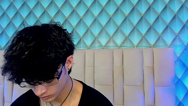 Snapshot of Sofia-Ethan chatting on July 6, 2026, 5:37 pm Sofia-Ethan online show from July 6, 2026, 5:37 pm