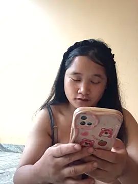 Ninaa01 online show from May 18, 2026, 2:51 am