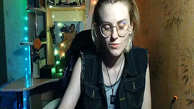   Freya    online show from May 19, 2026, 9:32 pm