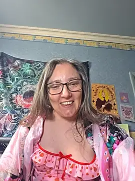 Izzylove47 online show from May 17, 2026, 12:56 pm