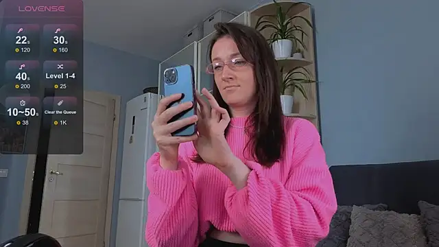 Snapshot of GoldenCrystall chatting on June 18, 2026, 4:00 pm GoldenCrystall online show from June 18, 2026, 4:00 pm