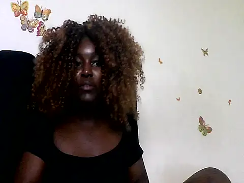 Snapshot of MoonlighMaya chatting on July 15, 2026, 9:53 pm MoonlighMaya online show from July 15, 2026, 9:53 pm