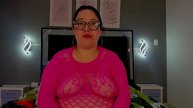 zoe curvyy online show from June 12, 2026, 12:15 pm