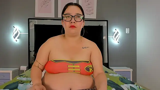 zoe curvyy online show from June 19, 2026, 12:09 pm