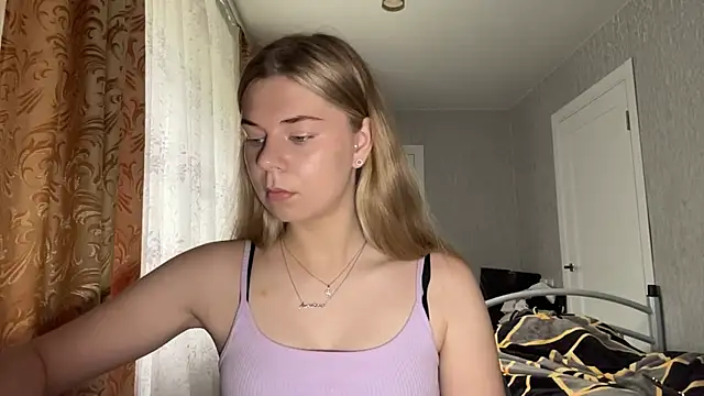 HoneysPiee online show from June 25, 2026, 9:47 am