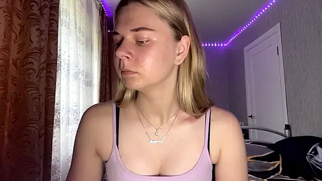 HoneysPiee online show from July 3, 2026, 9:37 am
