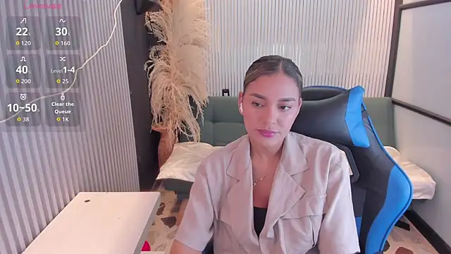 SophieWatson  online show from June 4, 2026, 2:01 pm