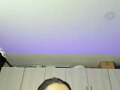 Honniewhitee  online show from July 8, 2026, 3:27 pm