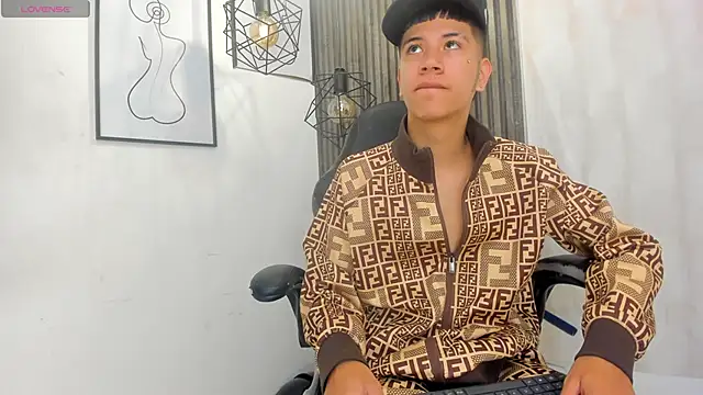 milosexy  online show from May 21, 2026, 2:02 pm