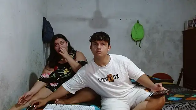 ParejaCurvy20 online show from June 27, 2026, 9:25 am