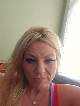 Snapshot of Cherryelectric chatting on August 5, 2026, 8:55 pm Cherryelectric online show from August 5, 2026, 8:55 pm