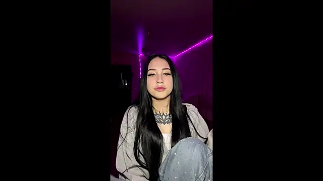 Snapshot of Greeneyedlauren chatting on May 17, 2026, 1:07 pm Greeneyedlauren online show from May 17, 2026, 1:07 pm