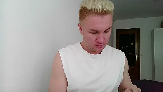 Snapshot of Sheny_y chatting on May 18, 2026, 8:31 am Sheny y online show from May 18, 2026, 8:31 am