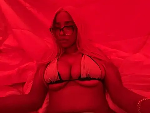 Tinyholeforpapi online show from May 19, 2026, 3:46 am