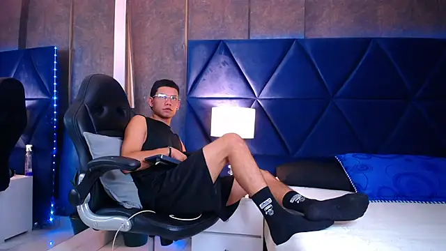 ThiagoFerrer  online show from June 25, 2026, 4:12 am