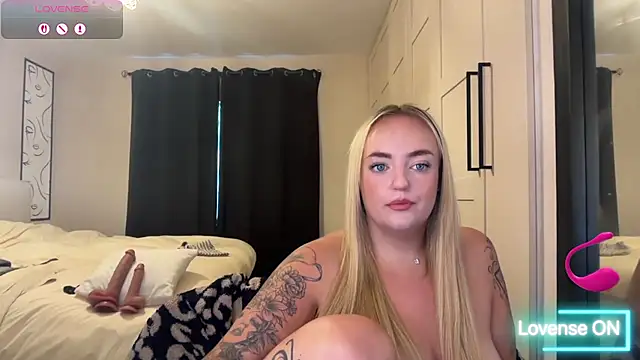CurvyWetWife online show from June 5, 2026, 8:53 am