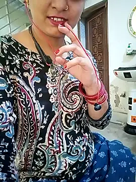 ZOYA-STRIP online show from May 25, 2026, 8:42 am