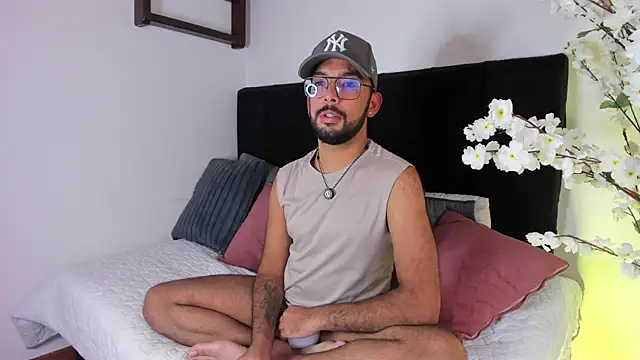 Paulo Dasilva  online show from June 1, 2026, 8:43 pm