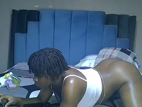Snapshot of melanin_moon chatting on June 16, 2026, 10:12 pm melanin moon online show from June 16, 2026, 10:12 pm