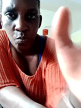 Snapshot of Queeny12 chatting on June 2, 2026, 11:12 am Queeny12 online show from June 2, 2026, 11:12 am