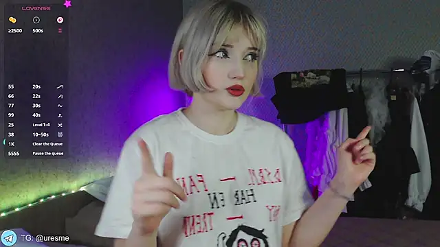 Esme Velvet online show from May 21, 2026, 2:13 pm