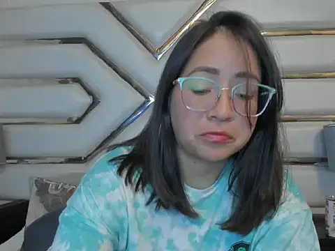 AlissBluumm online show from June 9, 2026, 7:25 pm