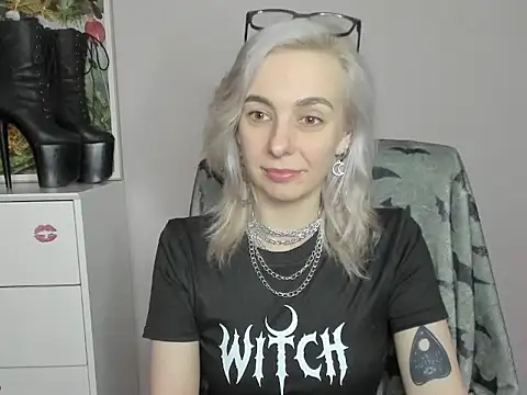 velvetanne online show from June 17, 2026, 6:38 am