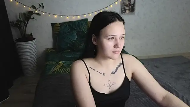 Tori cute online show from June 15, 2026, 2:25 am