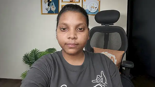 pradhidi57 online show from May 19, 2026, 7:26 am