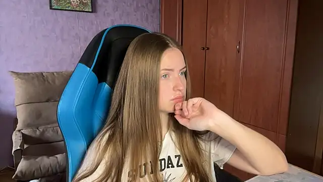SilkSinner  online show from June 18, 2026, 11:36 am
