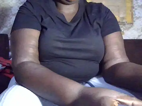 Snapshot of queenrosa3 chatting on May 26, 2026, 10:11 am queenrosa3 online show from May 26, 2026, 10:11 am