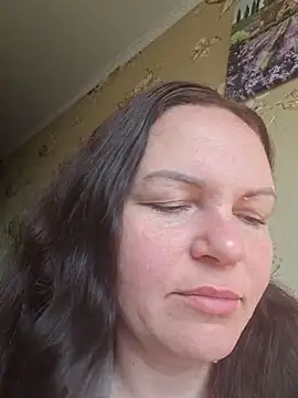 Snapshot of Meri_a chatting on June 19, 2026, 4:28 am Meri a online show from June 19, 2026, 4:28 am