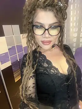 JessicaNichols  online show from May 20, 2026, 3:29 pm