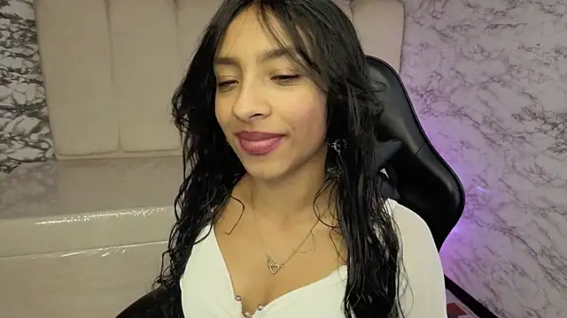 Snapshot of Adarasuri_v chatting on June 12, 2026, 2:54 am Adarasuri v online show from June 12, 2026, 2:54 am