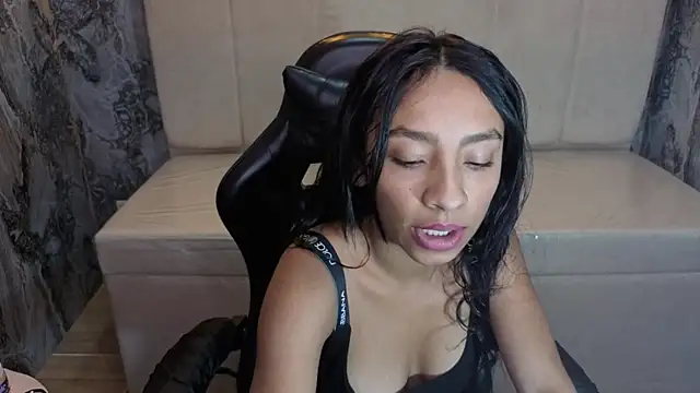 Snapshot of Adarasuri_v chatting on June 27, 2026, 3:22 am Adarasuri v online show from June 27, 2026, 3:22 am