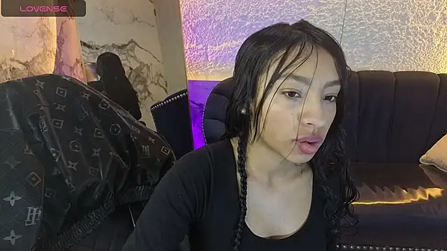 Snapshot of Adarasuri_v chatting on July 5, 2026, 12:23 pm Adarasuri v online show from July 5, 2026, 12:23 pm