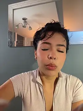 Snapshot of FERNANDAXX_ chatting on May 23, 2026, 11:58 am FERNANDAXX online show from May 23, 2026, 11:58 am