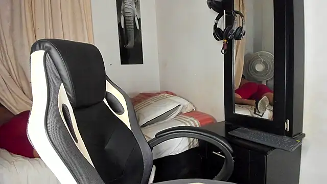LucasWatsonnn online show from July 3, 2026, 4:08 am