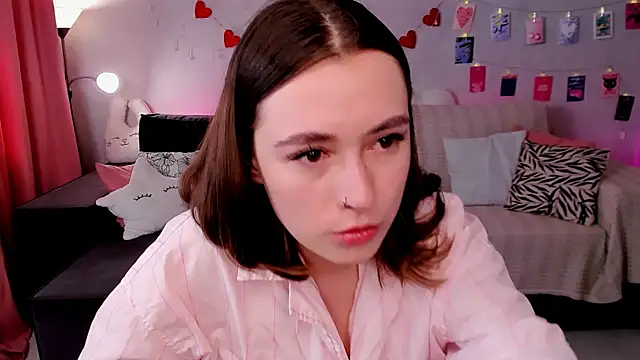 Snapshot of polly_pop_ chatting on June 17, 2026, 9:12 am polly pop online show from June 17, 2026, 9:12 am