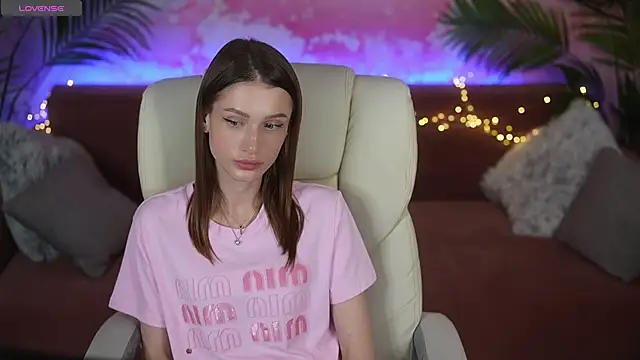 SophiaDream  online show from May 20, 2026, 1:28 pm