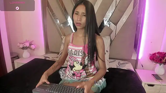 Snapshot of casey_lorens chatting on July 2, 2026, 3:17 am casey lorens online show from July 2, 2026, 3:17 am