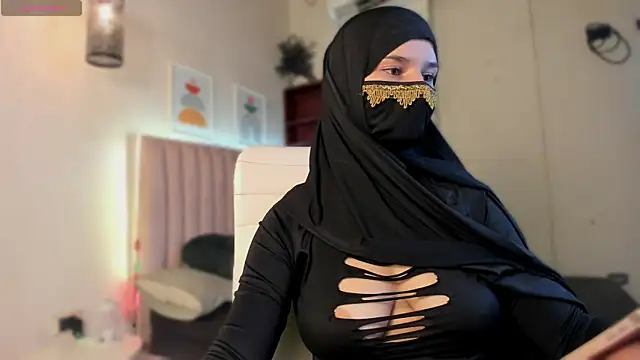  SweetAmira  online show from June 15, 2026, 1:08 am