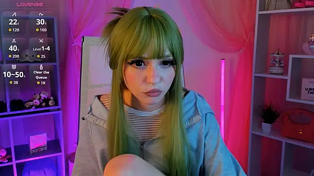YunaLeaf online show from May 23, 2026, 4:00 pm