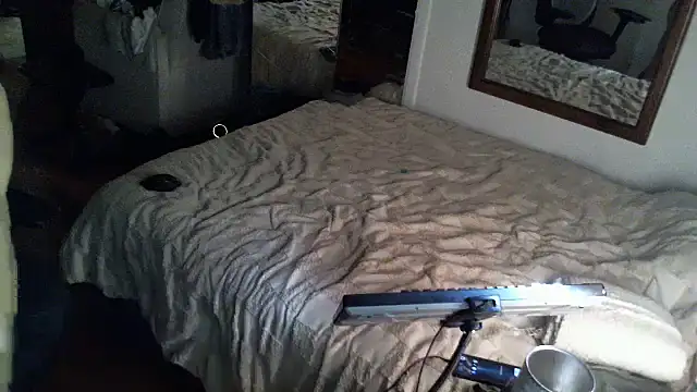 Snapshot of Clevername90 chatting on September 22, 2025, 6:32 pm Clevername90 online show from September 22, 2025, 6:32 pm