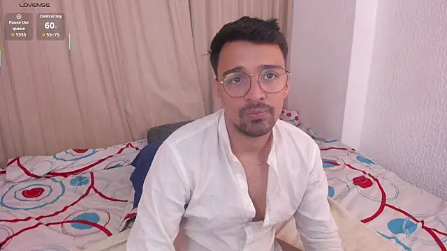 Snapshot of max_ed chatting on July 14, 2026, 12:33 pm max ed online show from July 14, 2026, 12:33 pm