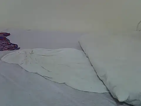 creamypetite online show from June 13, 2026, 9:57 pm