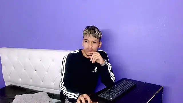 Angel foxc13 online show from June 25, 2026, 3:17 am
