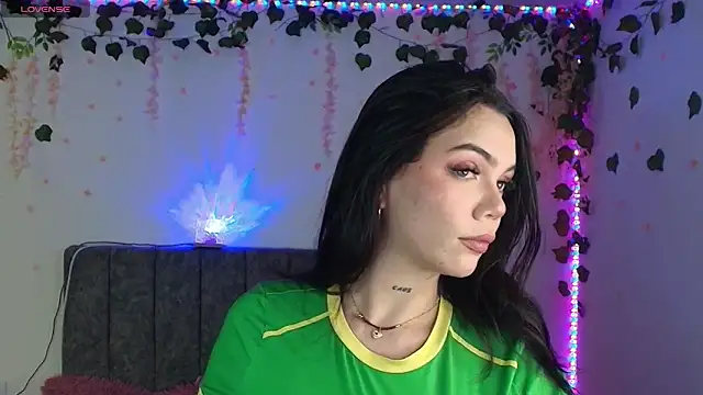 Snapshot of andraa_rossee chatting on June 14, 2026, 2:20 am andraa rossee online show from June 14, 2026, 2:20 am